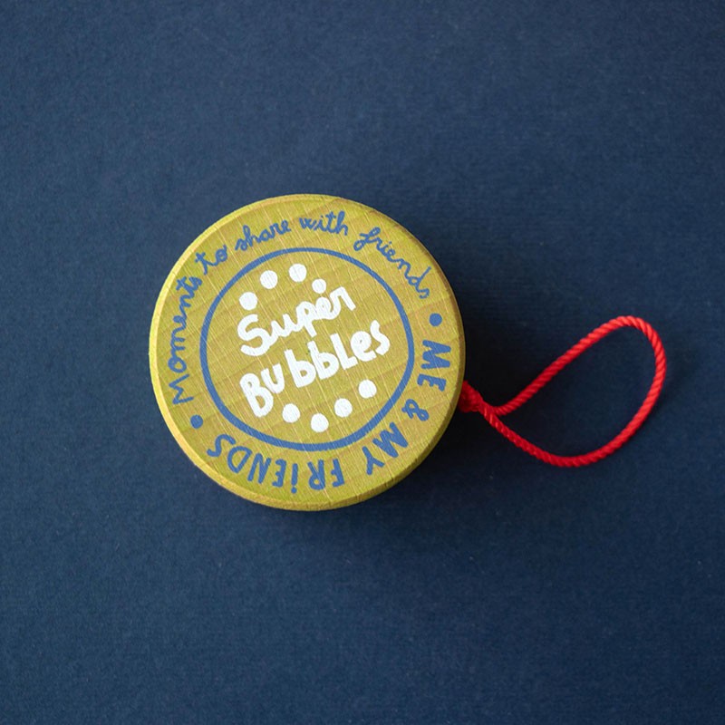 <p>Yo-yo with children's faces</p>